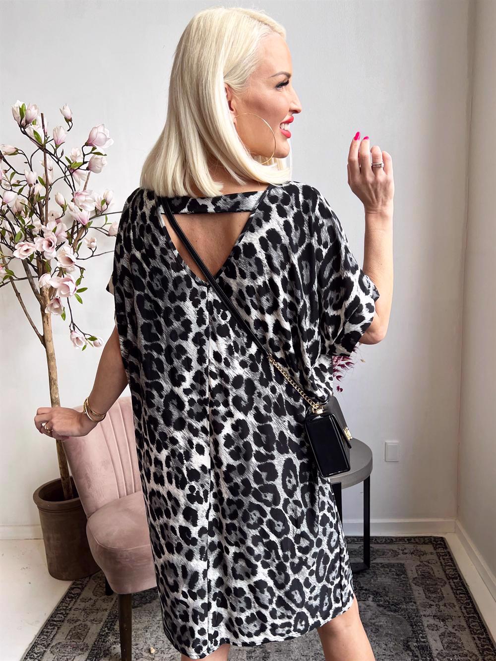 Ella Dress - Kjole med hul i ryggen